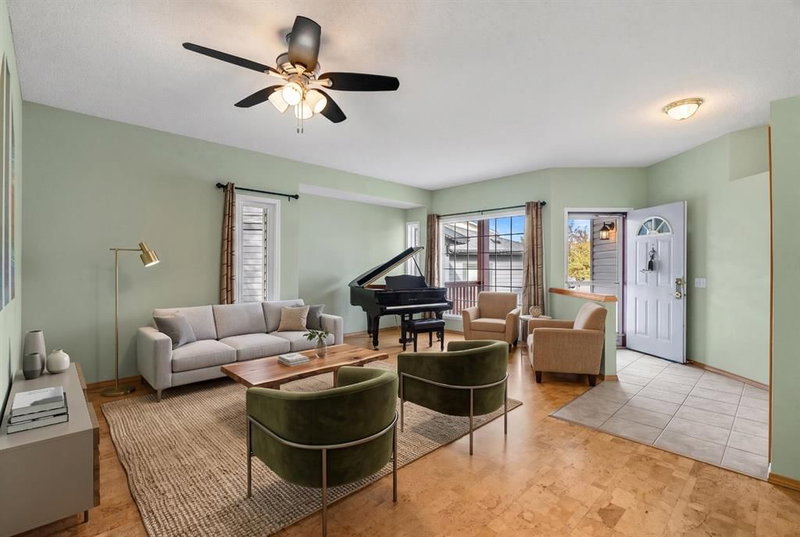 196 River Rock Crescent SE