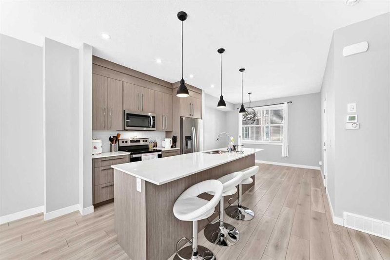 304 - 72 Cornerstone Manor NE