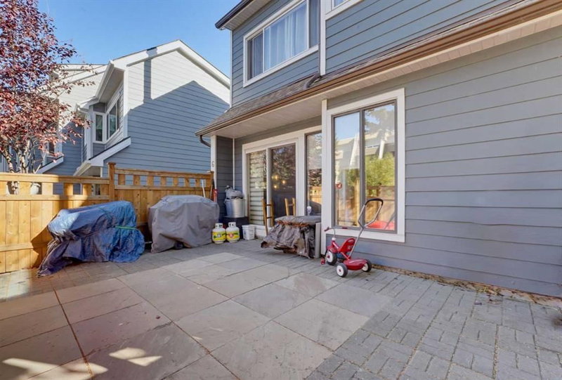 6 - 208 Grier Terrace NE