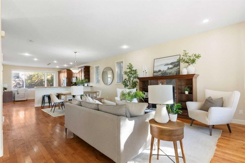 126 30 Avenue NE, Tuxedo Park — interior photo