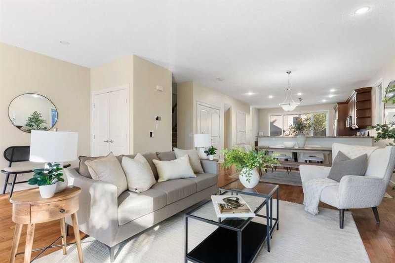 126 30 Avenue NE, Tuxedo Park — interior photo 7