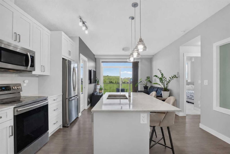 217 - 10 Walgrove SE