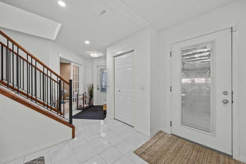 203 St Moritz Drive SW