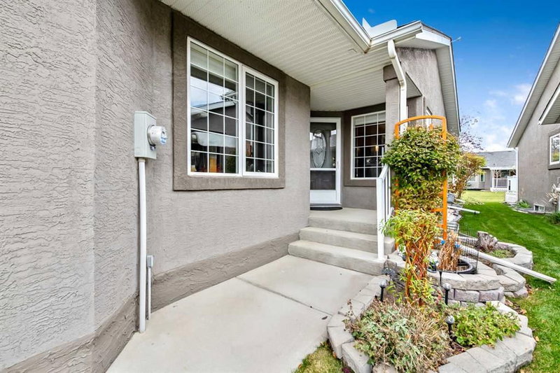 130 Riverside Crescent NW