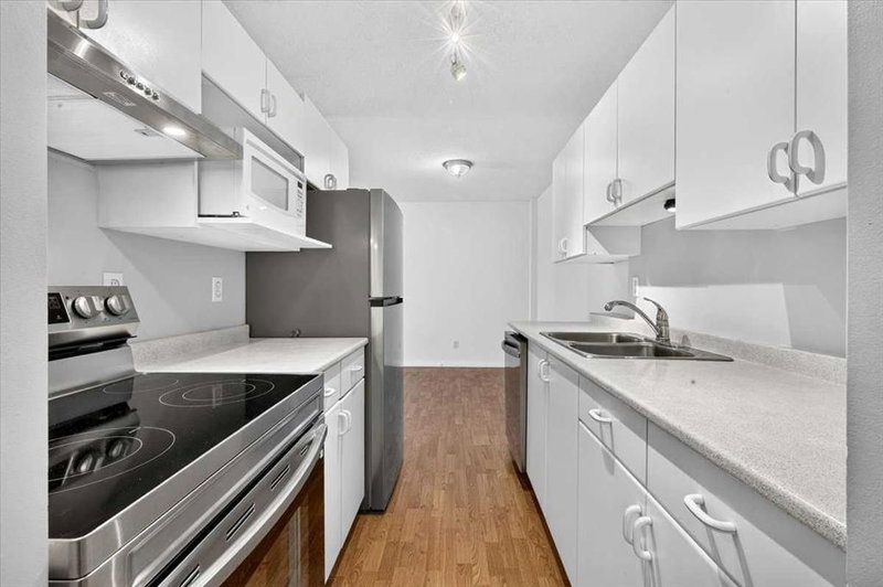 11D, 80 Galbraith Drive SW, Glamorgan — interior photo