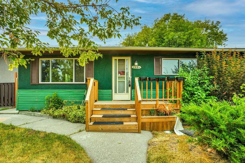 5404 Valentine Crescent SE — listing photo