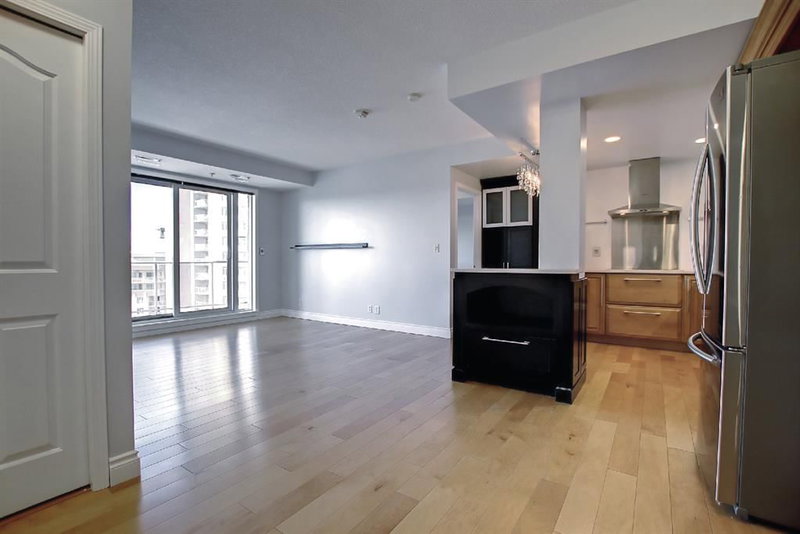 1705, 683 10 Street SW, Downtown West End — interior photo