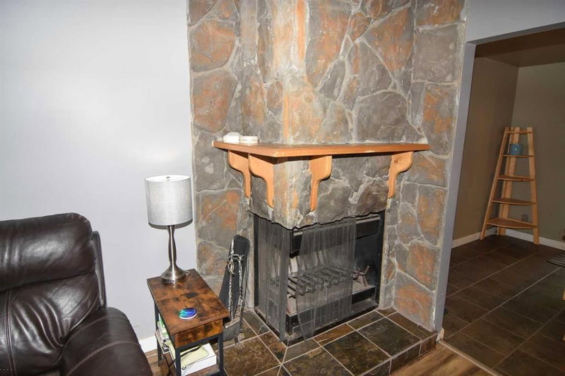 100 Coach Manor Rise SW