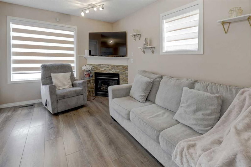 175 Royal Oak Gardens NW, Royal Oak — interior photo 6
