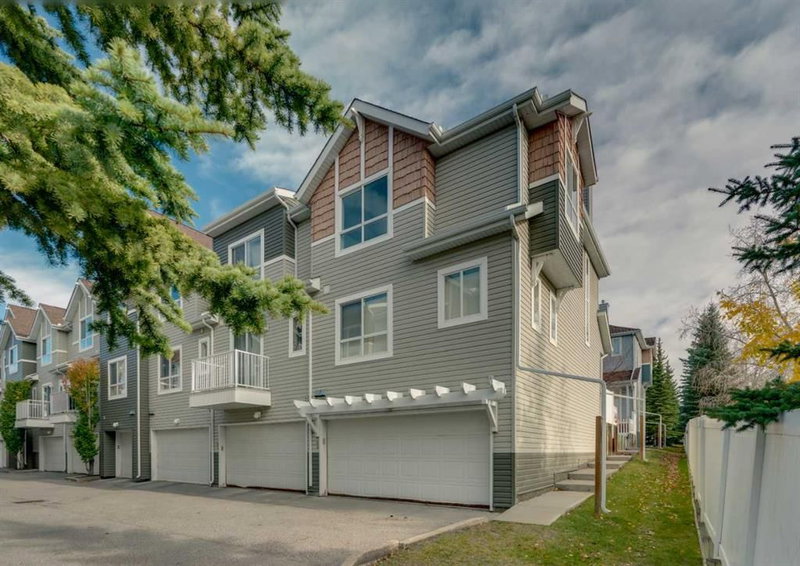 60 Tuscany Court NW