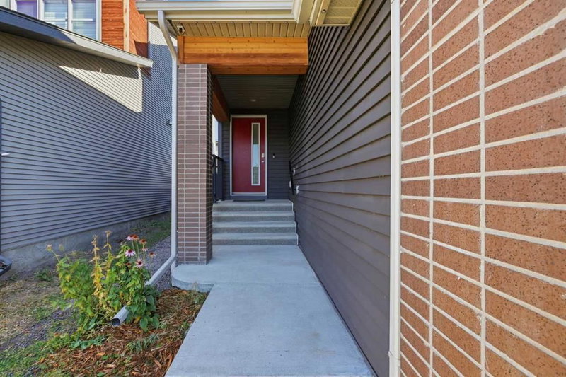252 Walden Heights SE