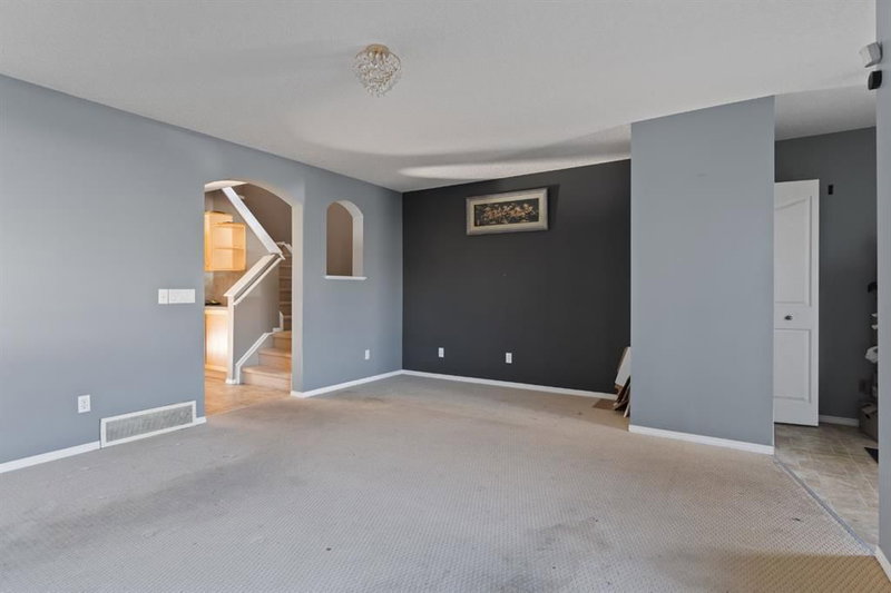 23 Saddlecrest Way NE