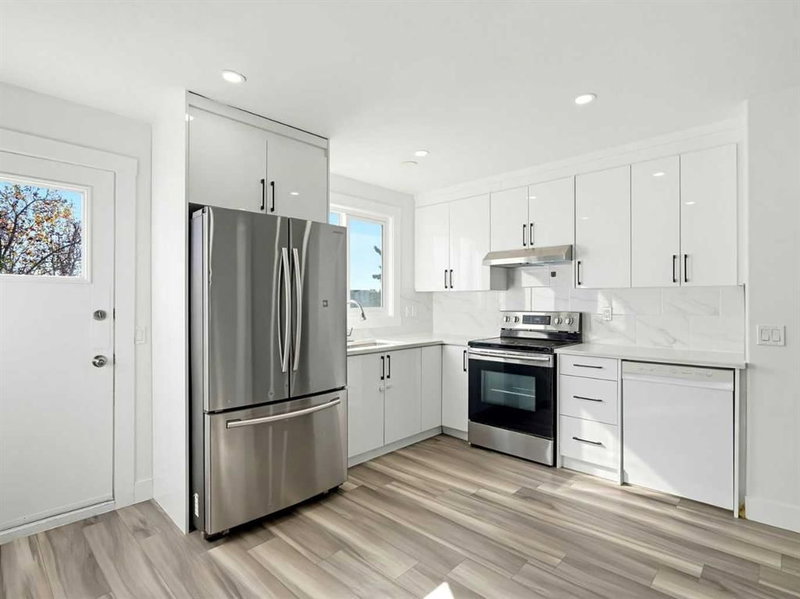 215 Rundlecairn Road NE