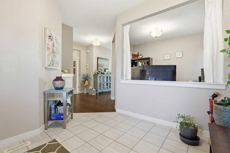 19 Mount Rae Heights