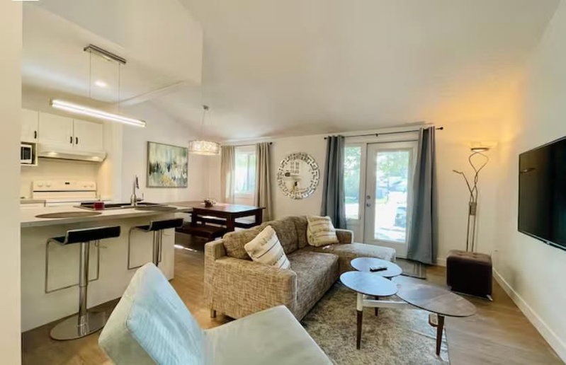 830 Columbia Boulevard W