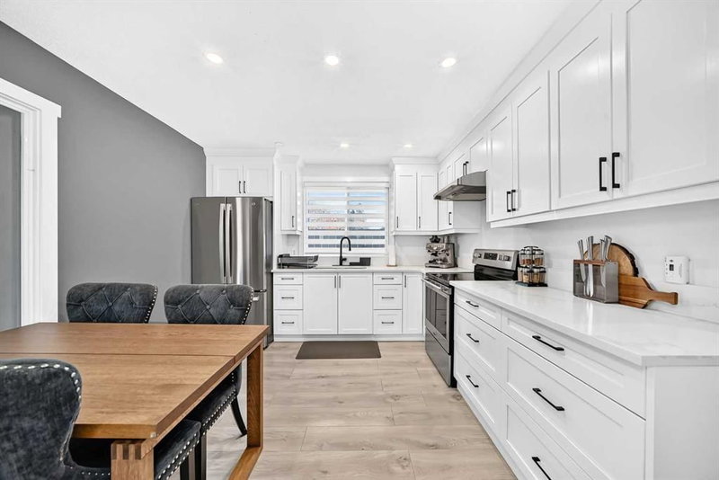 6020 18 Avenue NE, Pineridge — interior photo 5