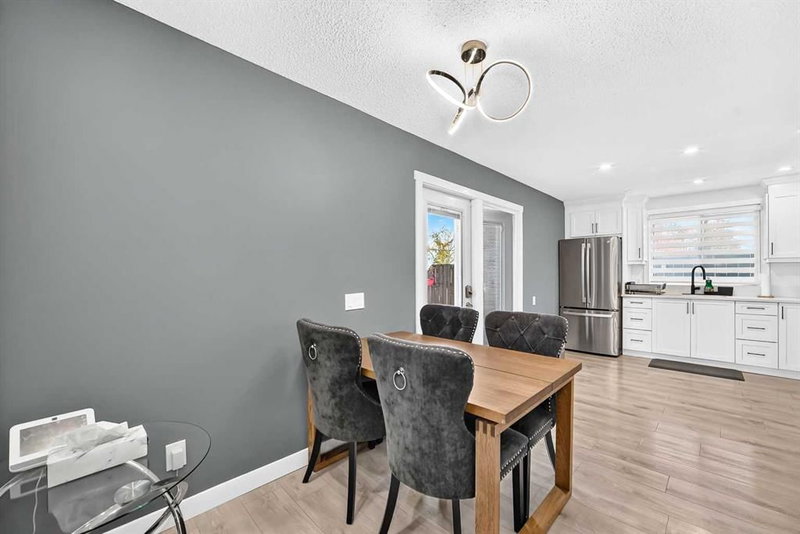 6020 18 Avenue NE, Pineridge — interior photo 6