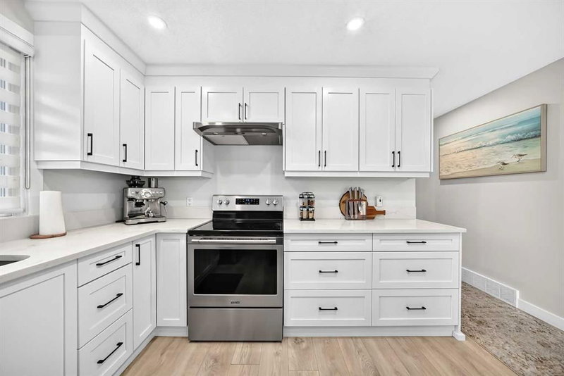 6020 18 Avenue NE, Pineridge — interior photo 7