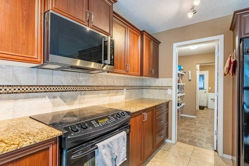 19 Silverado Skies Bay SW