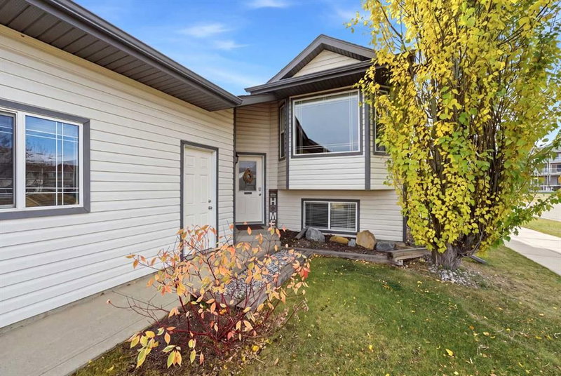 272 Jennings Crescent