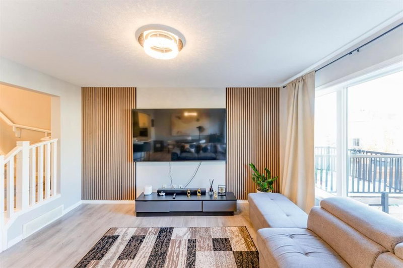 230 Hillcrest Square SW, Hillcrest — interior photo 7