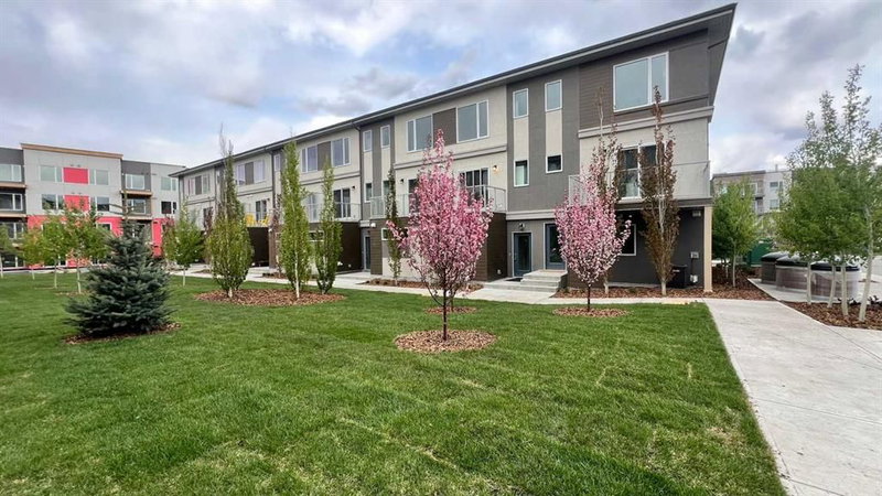 212 Shawnee Square SW