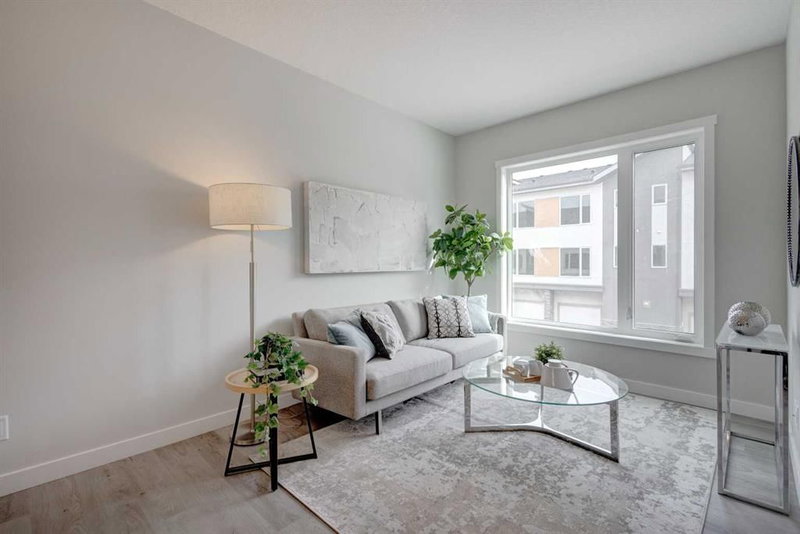 212 Shawnee Square SW