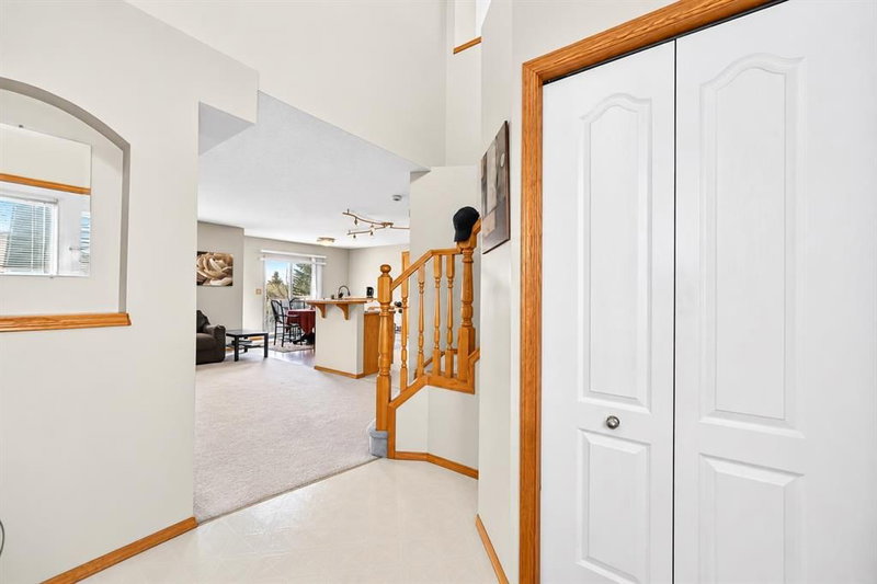1210 Harvest Hills Drive NE, Harvest Hills — photo 3