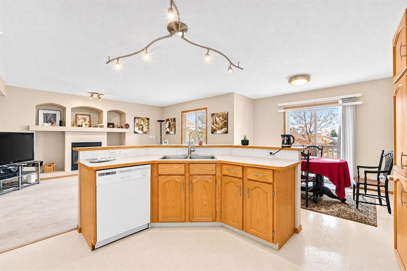 1210 Harvest Hills Drive NE, Harvest Hills — interior photo 5