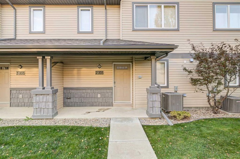 2 - 105 Silkstone Road W