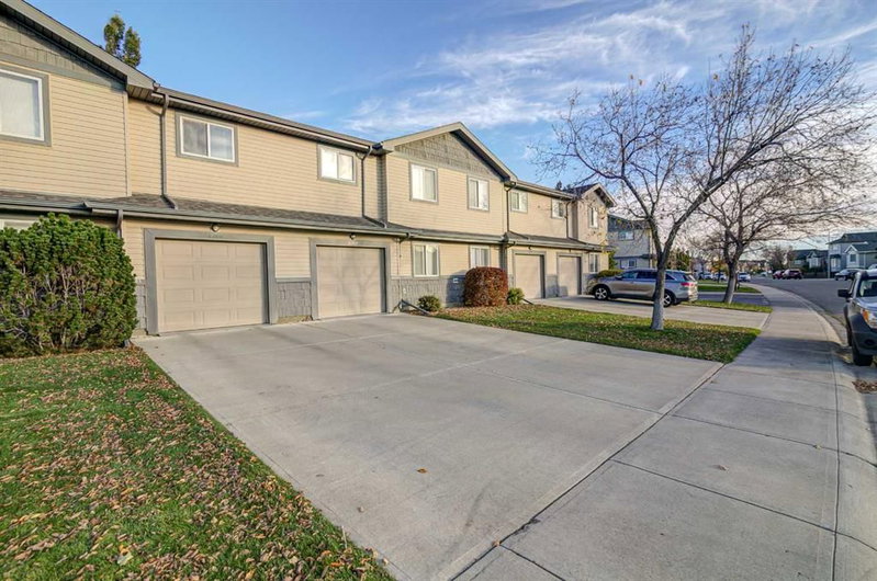 2 - 105 Silkstone Road W