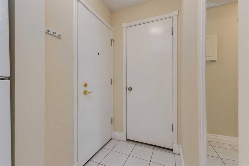 1402, 201 Braeglen Close SW, Braeside — interior photo
