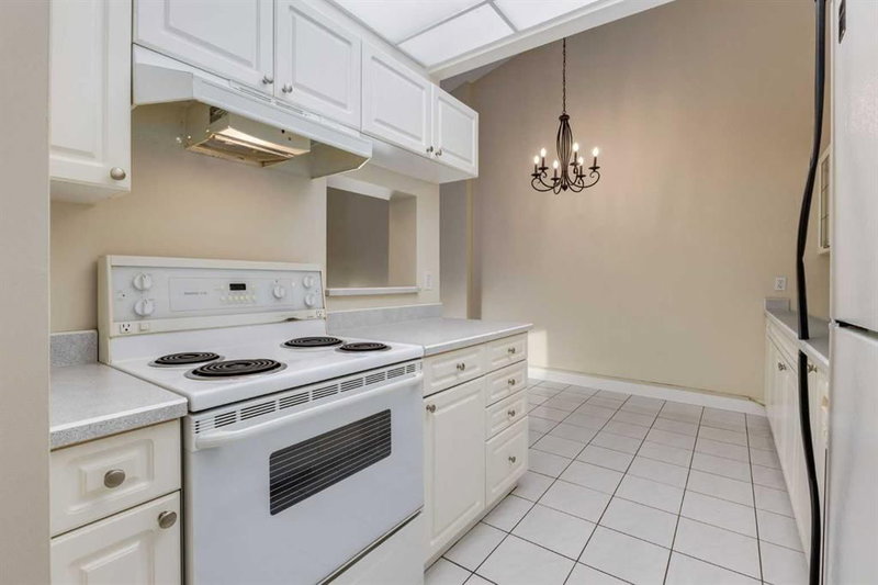 1402, 201 Braeglen Close SW, Braeside — interior photo 5