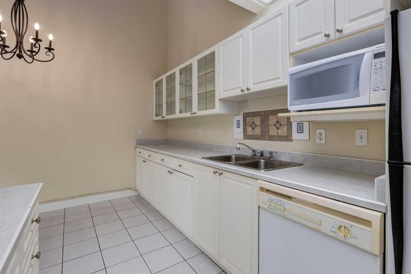 1402, 201 Braeglen Close SW, Braeside — interior photo 6