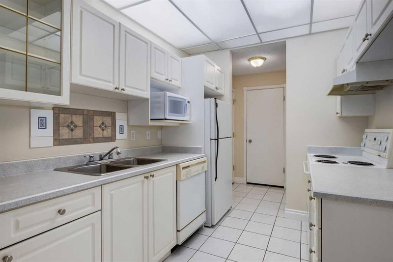 1402, 201 Braeglen Close SW, Braeside — interior photo 7