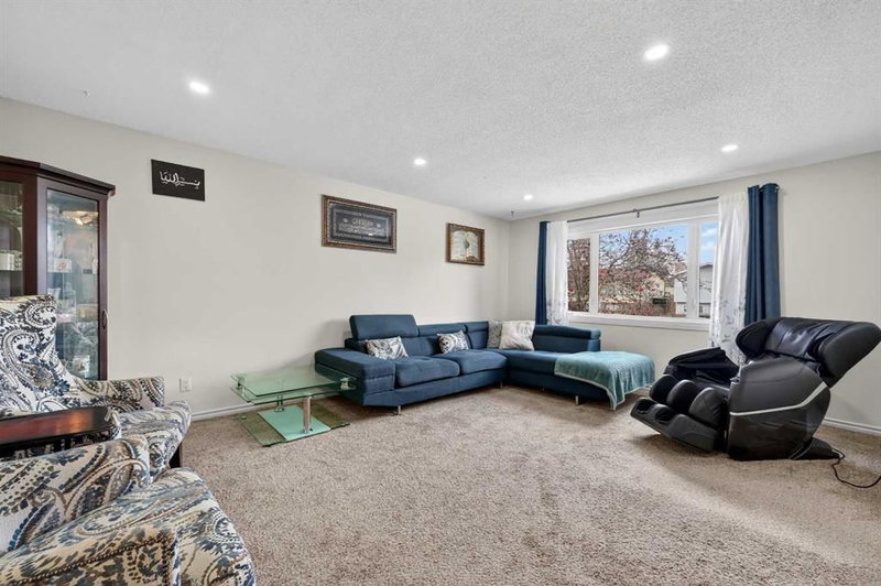 5835 28 Avenue NE, Pineridge — interior photo 6