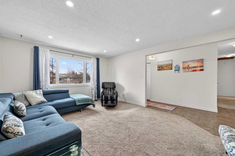 5835 28 Avenue NE, Pineridge — interior photo 7