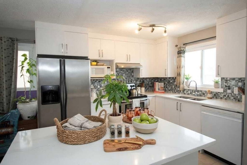 379 Falmere Road NE, Falconridge — interior photo