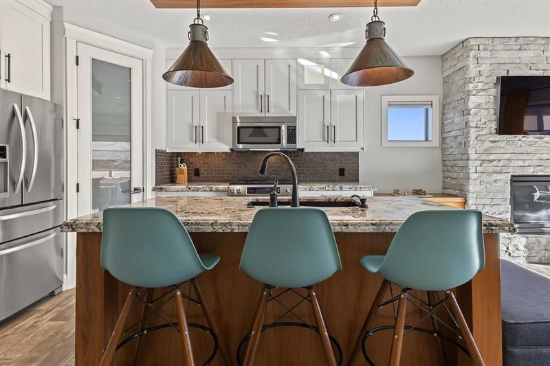 535 21 Avenue NW, Mount Pleasant — interior photo
