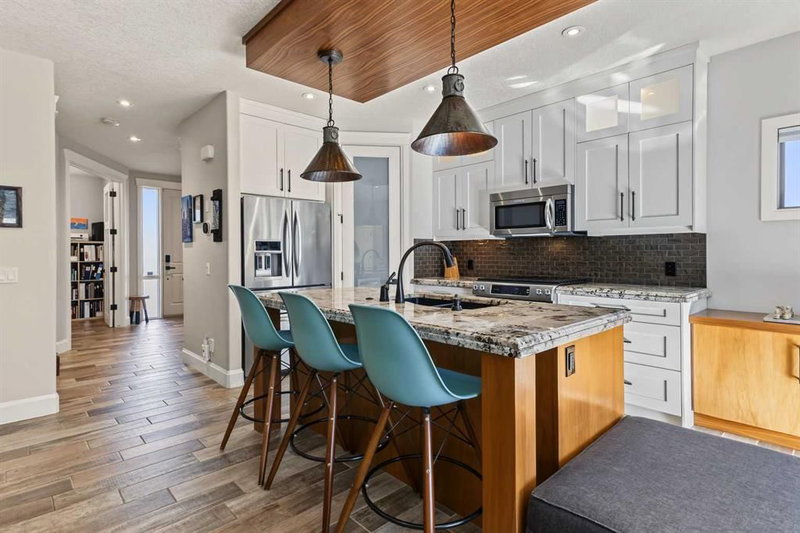 535 21 Avenue NW, Mount Pleasant — interior photo 5