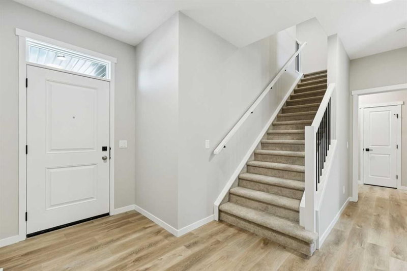 302 Hotchkiss Common SE