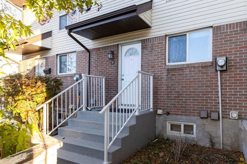 42 - 32 Whitnel Court NE