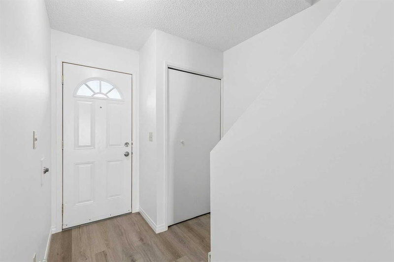 42 - 32 Whitnel Court NE