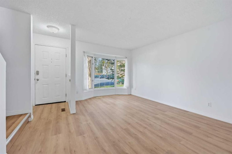 70 Edgeburn Crescent NW, Edgemont — interior photo