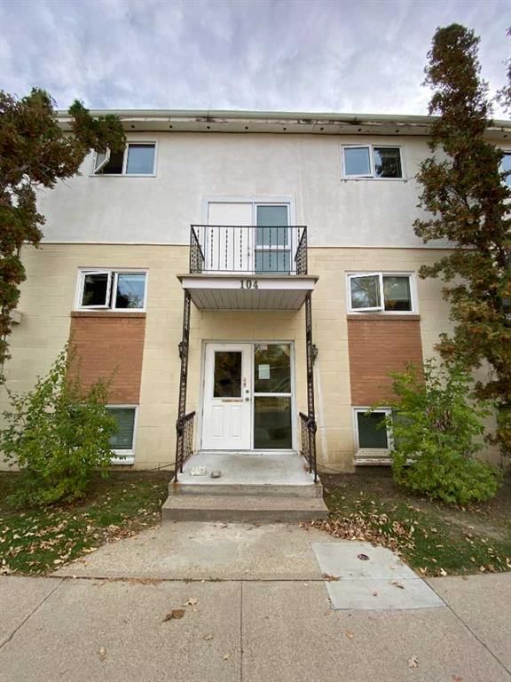 1-12 - 104 1 Street E