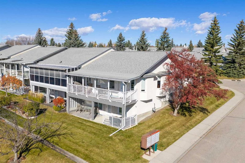 4 ARBOUR CLIFF Court NW