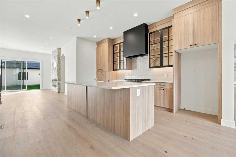 249 22 Avenue NE, Tuxedo Park — interior photo 5