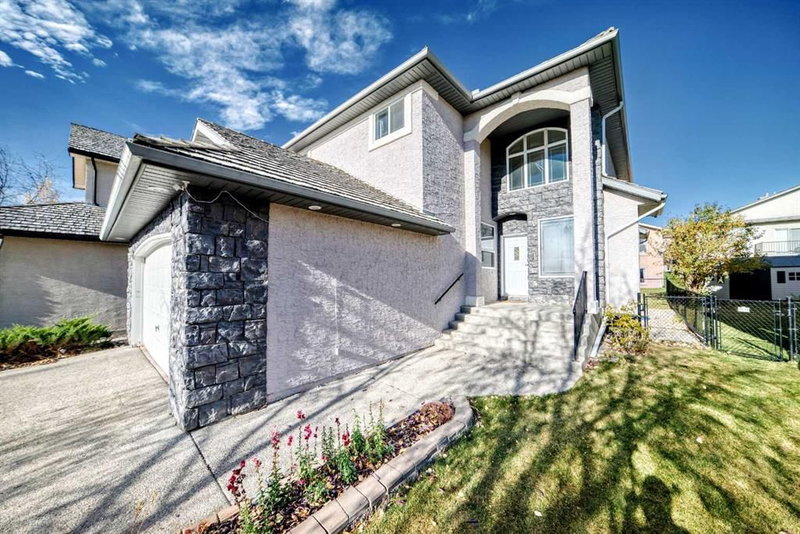 222 Royal Crest Place NW