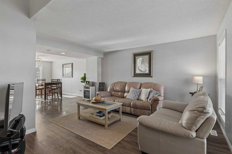 140 Prestwick Villas SE