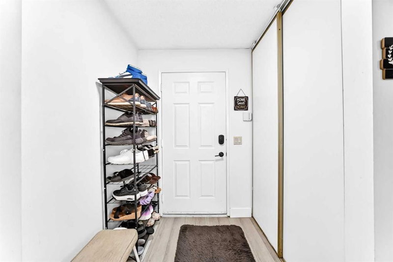 60 Falmere Court NE, Falconridge — interior photo 5